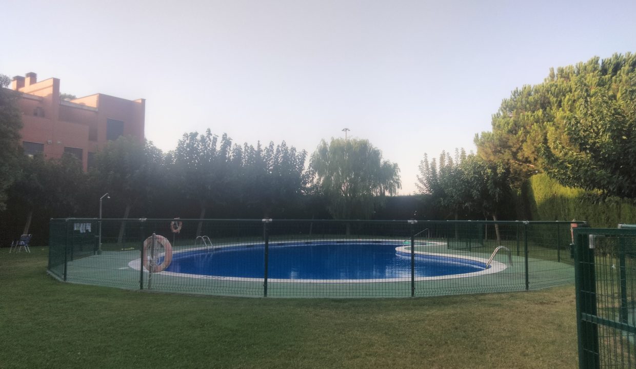 PISCINA ALMENDROS